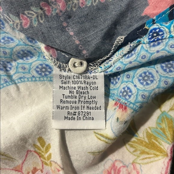 Johnny Was floral print top - Picture 6 of 8